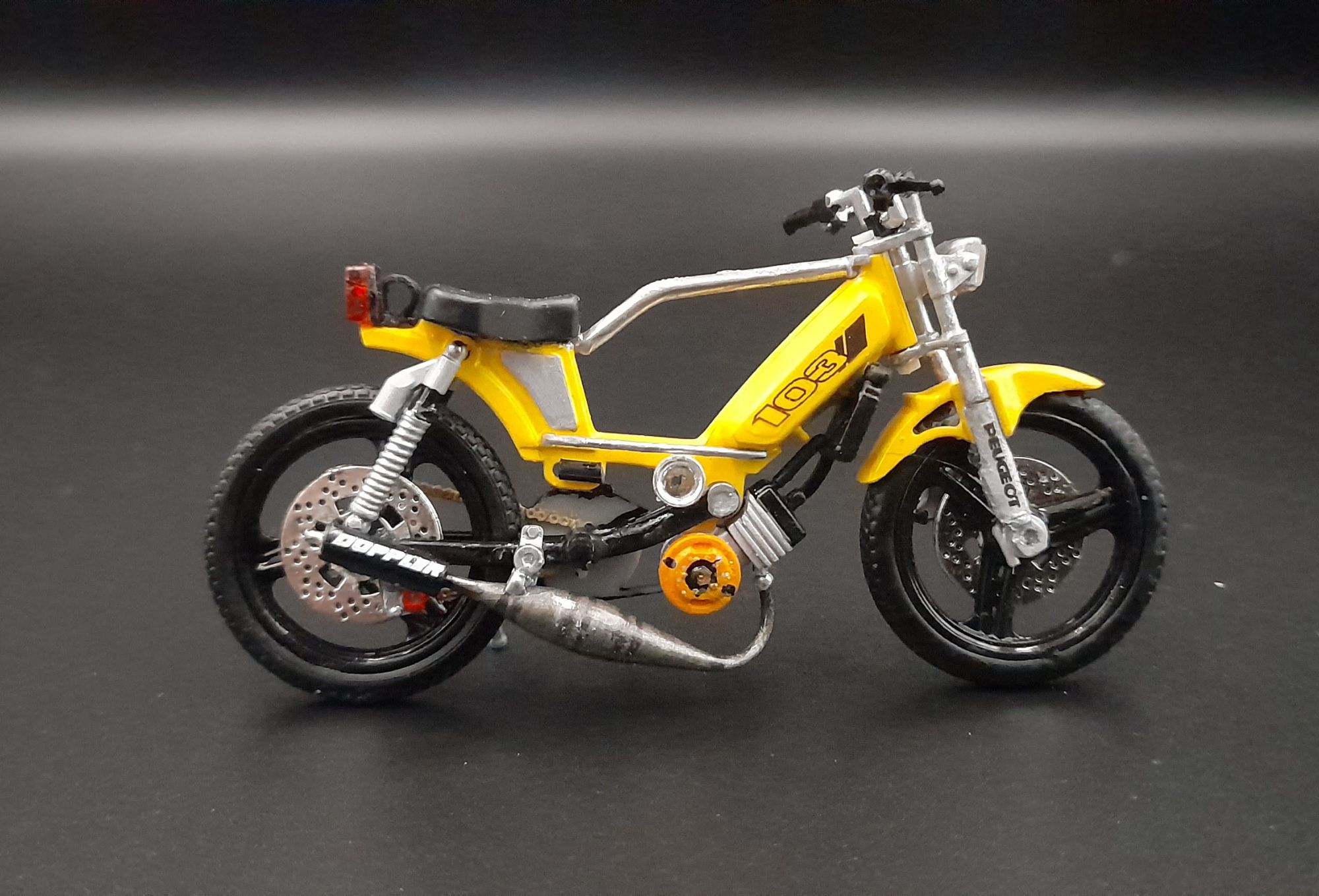 Peugeot 103 Sp Jaune Cafe Racer 1/18