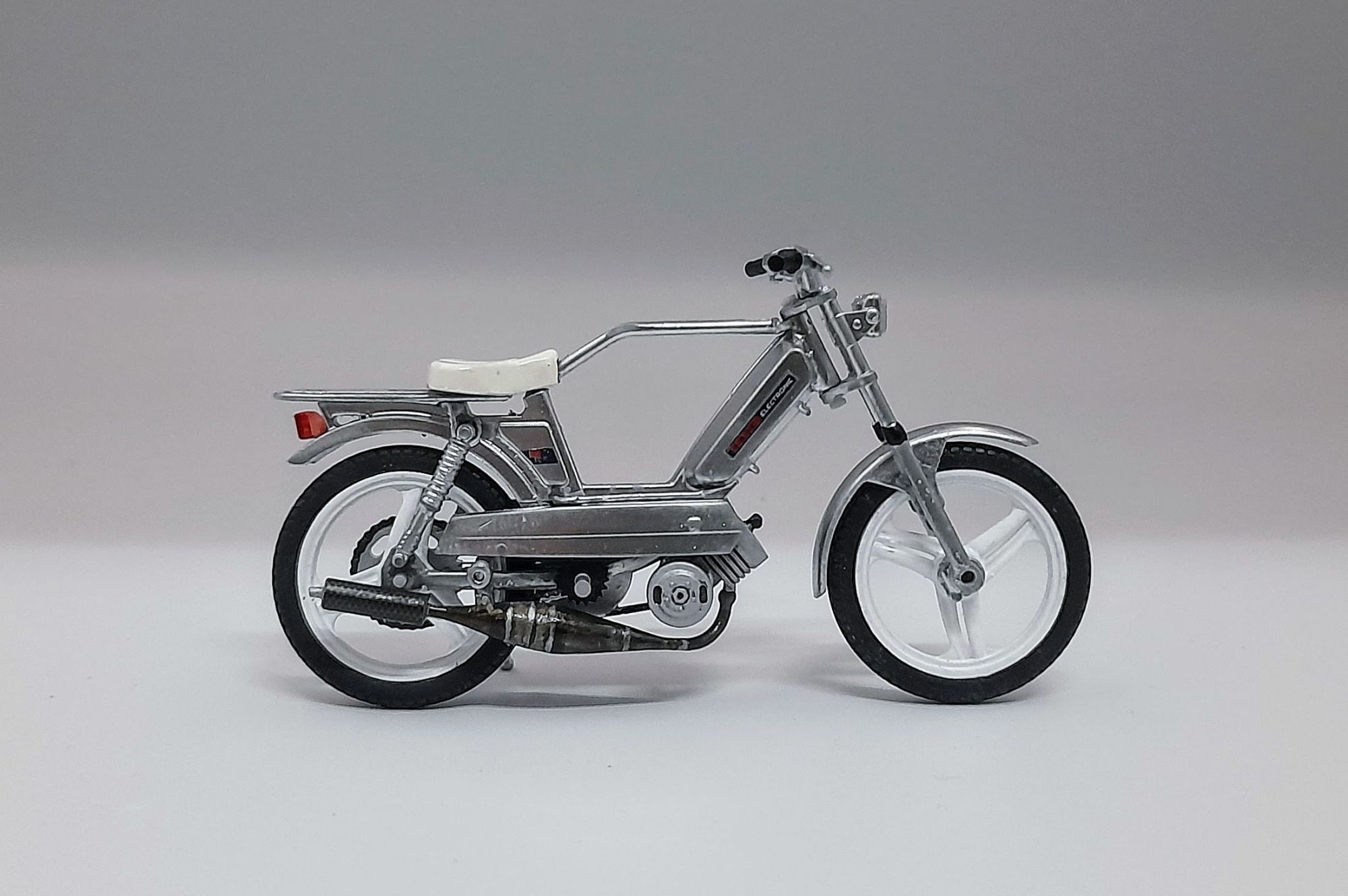 Peugeot 103 Sp Chrome Pot Doppler 1/18