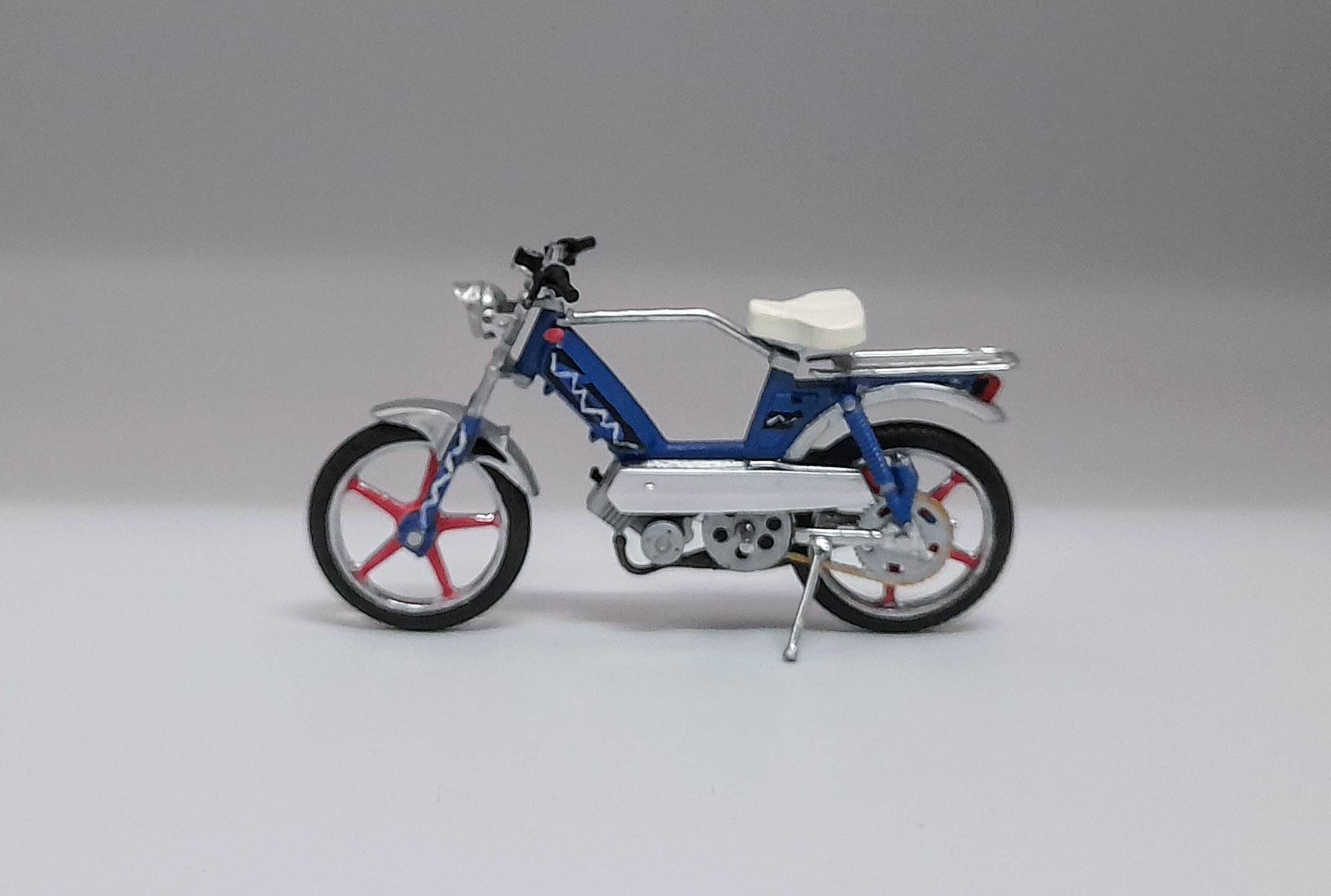 Peugeot 103 Mvl Bleu Jantes Leuleul Rose Pot Bidalot 1/18