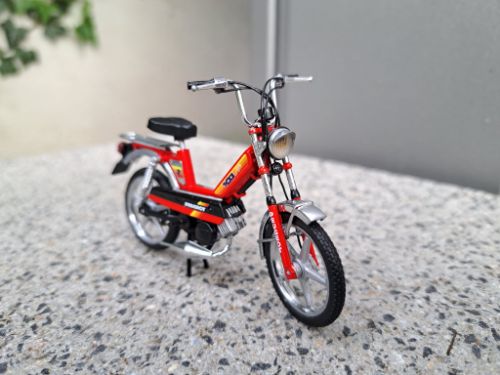 Peugeot 103 Sp Rouge Pot Flute 1/18