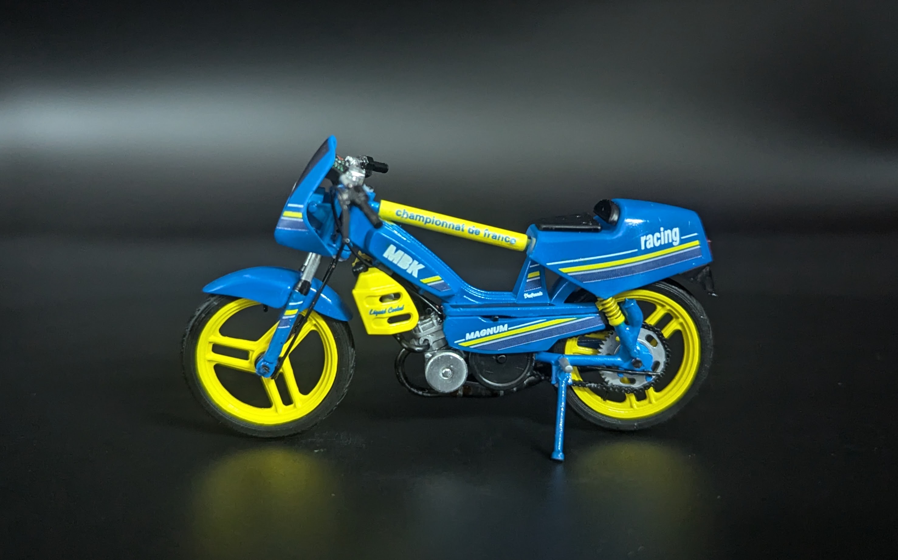 Mbk 51 Magnum Racing Bleu 88 Pot Ninja Carte Noire 1/18